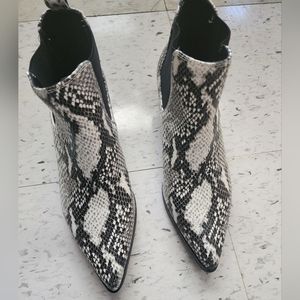 Blondo Waterproof Leather Snake Print Boots Size 8